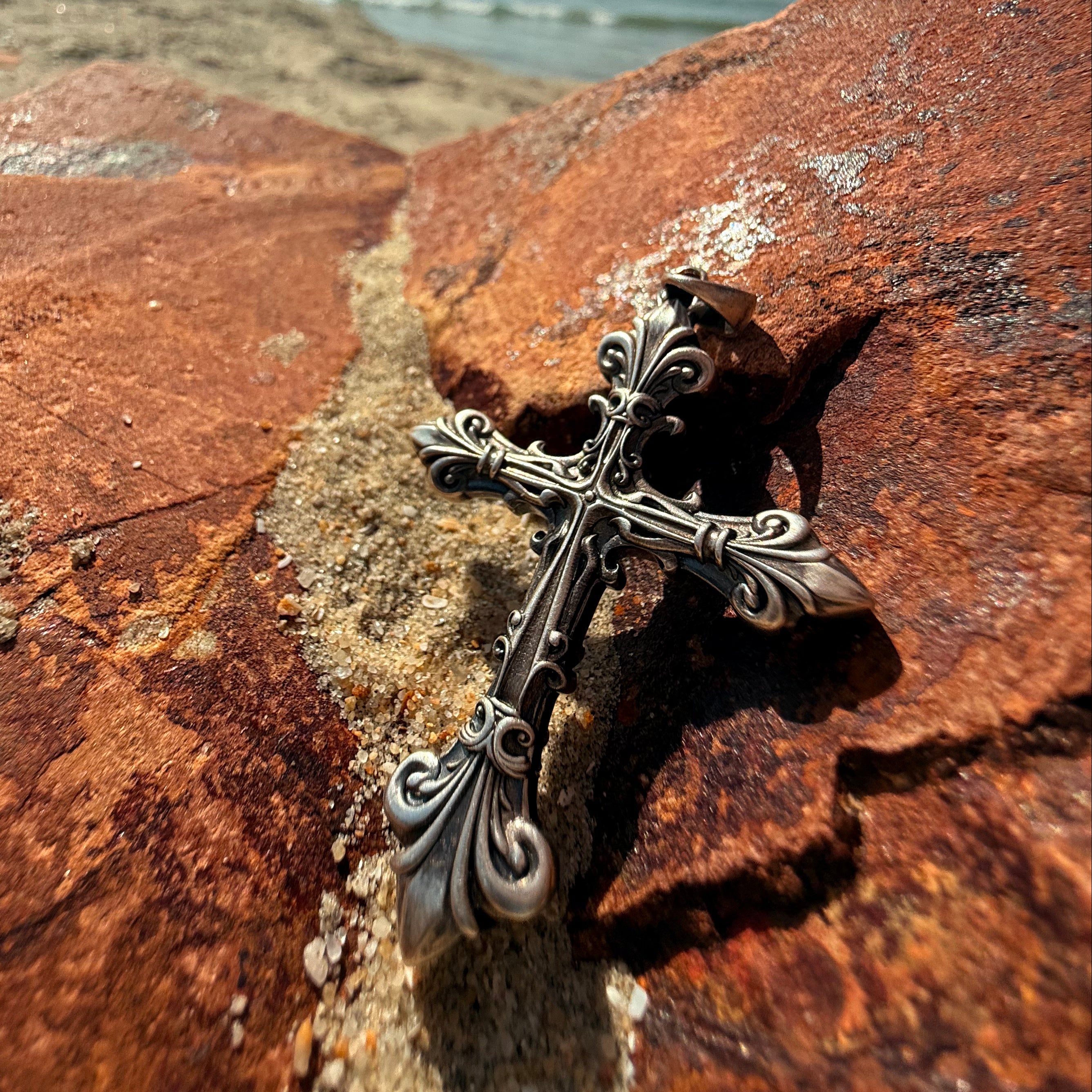 Custom Culture セメタリークロス風バックル Silver 925 Nucleus Crossbody – Church and State Designs